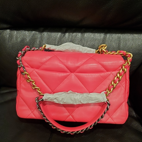 Chanel -- 19 Large Flap Bag - Picture 11 of 16